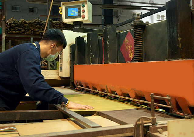 为客户裁切高硬度、易碎、低硬度、高绝缘板材所需要的尺寸规格